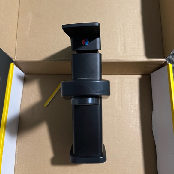 Bathroom sink faucet - Picture 3 of 5